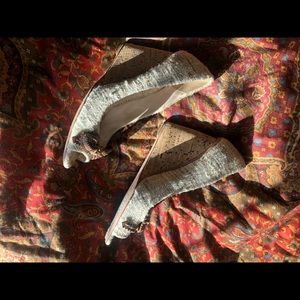 prada | beige wedges